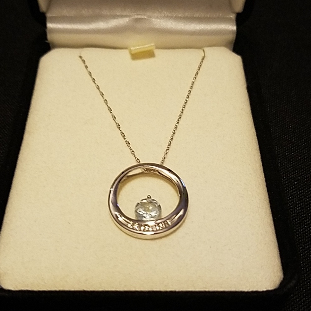 Circular Pendant with Aquamarine Stone & Diamonds